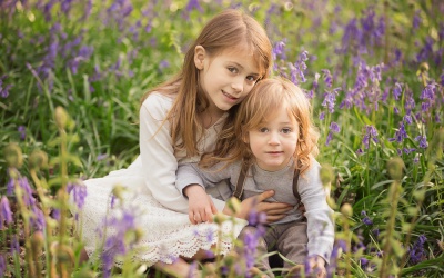 Matilda & Corben – Spring Family Photo Shoot in the Bluebells